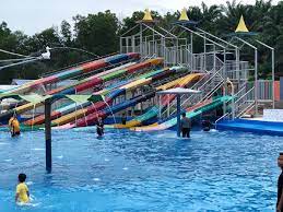 Sekiranya anda memandu kenderaan dari kuala lumpur, perjalanan mengambil masa satu taman tema air asahan di laman tiga budaya adalah sebuah lagi tarikan yang menyeronokan yang boleh dilawati bersama keluarga. Jengka Wonderland Offers Various Attractions For Children And Adults