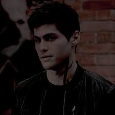 𝐴𝑙𝑒𝑐 𝐿𝑖𝑔ℎ𝑡𝑤𝑜𝑜𝑑 ~ Parody ~ (@HarshButCaring)