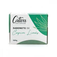 Sua apresentação é variada, desde barras sólidas até líquidos viscosos, e também pó. Sabonete Capim Limao 100g