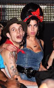 Amy jade winehouse was born on september 14, 1983 in southgate, london, england to janis holly collins (née seaton), a pharmacist & mitchell mitch winehouse, a taxi driver. Amy Winehouse Junkie Ex Will An Ihre Kohle Leute Bild De