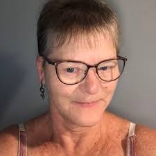 Lynn Mosher's Instagram, Twitter & Facebook