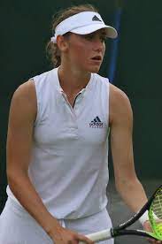 Kaja juvan (25 kasım 2000 doğumlu), slovenya'dan bir tenis oyuncusu. Kaja Juvan Wikipedia