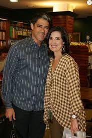 William bonner e a mulher, fátima bernardes, foram ao shopping village mall, na barra da tijuca, zona oeste do rio de janeiro, na tarde desta sábado (7). William Bonner E Fatima Bernardes Seguem Amigos Apesar Da Separacao Purepeople