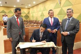 Pengerusi pakatan harapan negeri sembilan aminuddin harun hari ini mengangkat sumpah jawatan sebagai menteri besar. Lawatan Kerja Menteri Besar Negeri Sembilan Dan Ketua Pengarah Perkhidmatan Awam Official Portal Seremban City Council Mbs