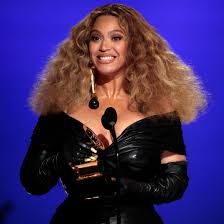 Beyonce now has the distinction of being the female artist with the most grammys. Mjrfdsolapjpqm