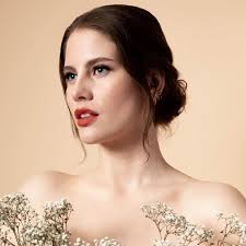 Lokaverkefni eftir @tinnamariamakeup sem var að ljúka diplómanámi hjá okkur  🤍 Ljósmyndari: @annakristinoskars Módel: @elisabetblondal