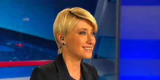 Στον νίκο μουτσινά και στην εκπομπή «καλό μεσημεράκι» βρέθηκε η σία κοσιώνη. H Podhlatada Ths Sias Kosiwnh Me Ton Dhmo Mpakogiannh Photo Dailypost Gr