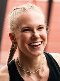 Melanie Harder's Instagram, Twitter & Facebook