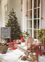 Quoi de plus joli qu'une branche de houx, de sapin, de feuillage. Decoration De Noel En Exterieur 6 Idees A Chiper Cote Maison