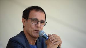 Скачать последнюю версию motus, le jeu officiel france2 игра от trivia для андроид. Thierry Beccaro Arrete Motus Et Decide De Quitter France Televisions Lci