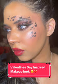 Let me know what you guys think and if you have any other makeup looks...