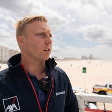 Vlaggen in hartvorm, vaartuigen op zee en helikopter boven de stad:  Oostende brengt zondag indrukwekkend eerbetoon aan hoofdredder Levy (31)