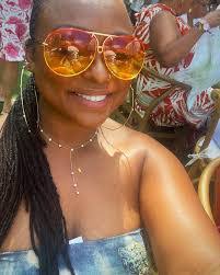 Farrah Saunders's Instagram, Twitter & Facebook