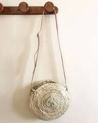 Panier Rond En Feuilles De Palmier Tressees Panier Rond Panier Artisanat Marocain
