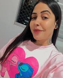 Evelyn Veiga's Instagram, Twitter & Facebook