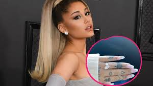 All posts must be of ariana, at time of photo/video 18 years or older.when you inquire about a post, link the post. Das Ging Fix Ariana Grande Ist Zum Zweiten Mal Verlobt Promiflash De