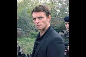 Oh ma douce souffrance pourquoi s'acharner tu recommences je ne suis qu'un être sans importance sans lui je suis un peu paro' je déambule seule dans le métro une dernière danse pour oublier ma peine immense je veux m'enfuir que tout recommence oh ma douce souffrance. Cinq Heures S1e1 La Derniere Vague Tele Loisirs