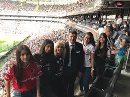 Erdal torunoğulları aile firması olan ve aralarında farklı sektörlerde i̇ngilizler, hollandalılar ve i̇talyanlarla ortaklıkları bulunan 25 ülkede 32 firmayla faaliyetlerine devam eden edelstaal group'ta. Fatih Dogan On Twitter Erdal Torunogullari Ve Ailesi Sampiyonluk Coskususunu Birlikte Yasiyor Torunogullare
