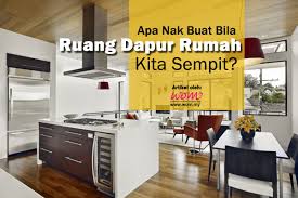 Untuk kamu yang dapurnya berada dilorong yang sempit, cara mengalihkan agar dapurmu terlihat bwersih dan luas yaitu dengan memainkan warna solid. Baru 40 Contoh Kabinet Dapur Kecil