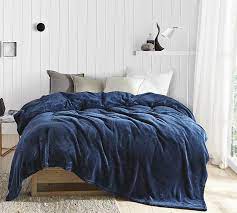 It comes in two festive colors, deep burgundy, and a nice navy blue. Best Blanket For Full And Full Xl Sized Beds Nightfall Navy Blue Me Sooo Comfy Ultra Soft Full Bedding