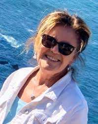 Diana Dowling's Instagram, Twitter & Facebook