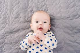 A baby is ready for a tub bath (or in a portable tub or sink) as soon as the umbilical cord stump has dried up and fallen off. A 7 Month Old Feeding Schedule That Works Like A Charm