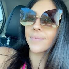 MARINA (@MarinaCrabtree)