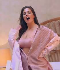 Ashley Graham Nipples Bouncing Video - Taxi Driver Movie