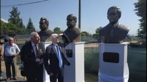 Postat in urma cu 10 ani • trackback • • raspunde. Academicianul Eugen Simion A Asistat La Sfintirea Propriului Bust M Am Emotionat Mult Ca V Ati Gandit Sa Dati Numele Meu Centrului Cultural Pe Care L Ridicati Mobile