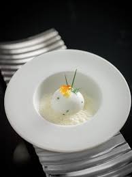 Original Une Ile Flottante Aux Saveurs De Haddock Thuries Gastronomie Magazine Ile Flottante Idee Recette Dessert Gastronomie