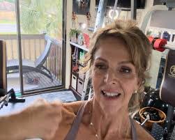 Shelly Hatten's Instagram, Twitter & Facebook