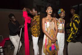 Offres de jobs étudiants, offres de stages, offres en alternance, offres de premiers emplois. Dakar Fashion Week 2018 Un Premier Defile En Demi Teinte Jeune Afrique
