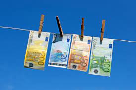 Bei wiederholenden bareinzahlungen knapp unterhalb der allerdings melden banken verdächtige oder auffällige transaktionen vermehrt an die sta, was aber nur in. Geldwascheverdacht Banken Zeigen Kunden Wegen Vermeintlicher Steuerhinterziehung An