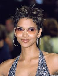 90s Actress With Short Black Hair An Ode To Halle Berry S Pixie Halle Berry Short Hair Halle Berry Haircut Halle Berry Hairstyles