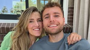 Suzan & Freek ontroerd door cover Davina Michelle