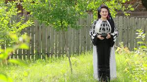 Sau am parte de o săptămână de concediu în care relaxarea (teoretic) primează. M Am Suit In Dealul Clujului Fragment Live Alexandra Bleaje Youtube