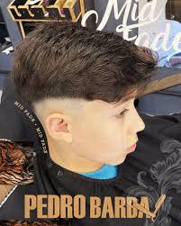 🍃Pomp taper fade🍃 Corte clássico e social POMPADOUR Com finalização da  nuca disfarçada (taper fade ) Modelo : @gustavohenrique.ribas  #classicoprasempre #classicopratodos #vivabarbearia #barbeariaclassica