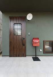 住まいの事例集 新築住宅の事例が多数見れます 福山市で新築一戸建てナチュラルハウス 茶色の家 玄関ドア おしゃれ 家