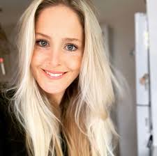 Sara Bragg's Instagram, Twitter & Facebook