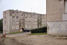 1100000€, 22 dans le quartier centre ville, 5 dans le quartier le plateau d'avron, 4 dans le quartier le pré gentil, 3 dans le quartier les marnaudes, 3 dans le quartier les changis, 3 dans le quartier les boutours, 2 dans le quartier le fort, 1 dans le quartier la justice, 1 t3, 13 t4, 42 t5+, 4 av. Casanova Rosny Sous Bois Nicolas Oran Flickr