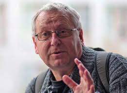 NÁVOD, JAK PŘEJÍT ŘEKU