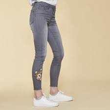 Jean gris foncé déchirures noires coupe skinny 3 poches avant 2 poches arrière taille avec passants fermé avec zip et bouton composition : Jean Skinny Avec Broderie Et Dechirures Femme Gris Fonce 3 Suisses
