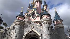 Architecture variée, grands personnages, conte de fée. Disneyland Paris 2016 Le Chateau De La Belle Au Bois Dormant Sleeping Beauty Castle Youtube