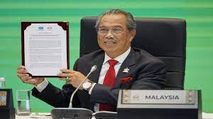 Embattled malaysian prime minister muhyiddin yassin waves from a car while entering the national palace to meet with the king in kuala lumpur, malaysia, monday, aug. Y8thgbcy2tnl1m