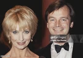 Robin Halstead's Instagram, Twitter & Facebook