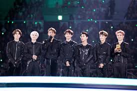 Wayv Official Sharing Wayv S Photos From 2019mama Very Honoured To Receive The Best New Asian Artist Award Thank You Wayzenni Selebritas Nct Entertainment