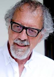 GIORNALISTA E SAGGISTA, È DIRETTORE DI TEN (TELEUROPA NETWORK, CS)