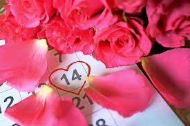 Jedes jahr sieht man überall glückliche pärchen, die mit roten rosen, geschenken und strahlenden augen auf den straßen unterwegs sind. Valentinstag Spruche Kurze Lustige Und Romantische Spruche Zum Valentinstag 2019