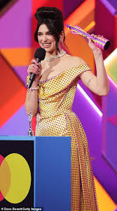 Alongside dua lipa, little mix and billie eilish, there were also a few surprises. U 5e Gq2ajcegm