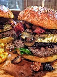 Der Winterburger Foodporn Aus Fleisch Ziegenkase Und Viel Burger Leckeres Essen Amerikanisches Essen Lecker Burger